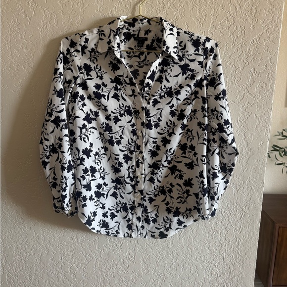 Ann Taylor Floral Black and White Button-Up Shirt - Picture 1 of 3
